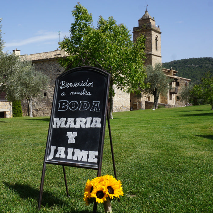 Girasoles y margaritas para una boda en exterior ¡Más perfecta imposible!