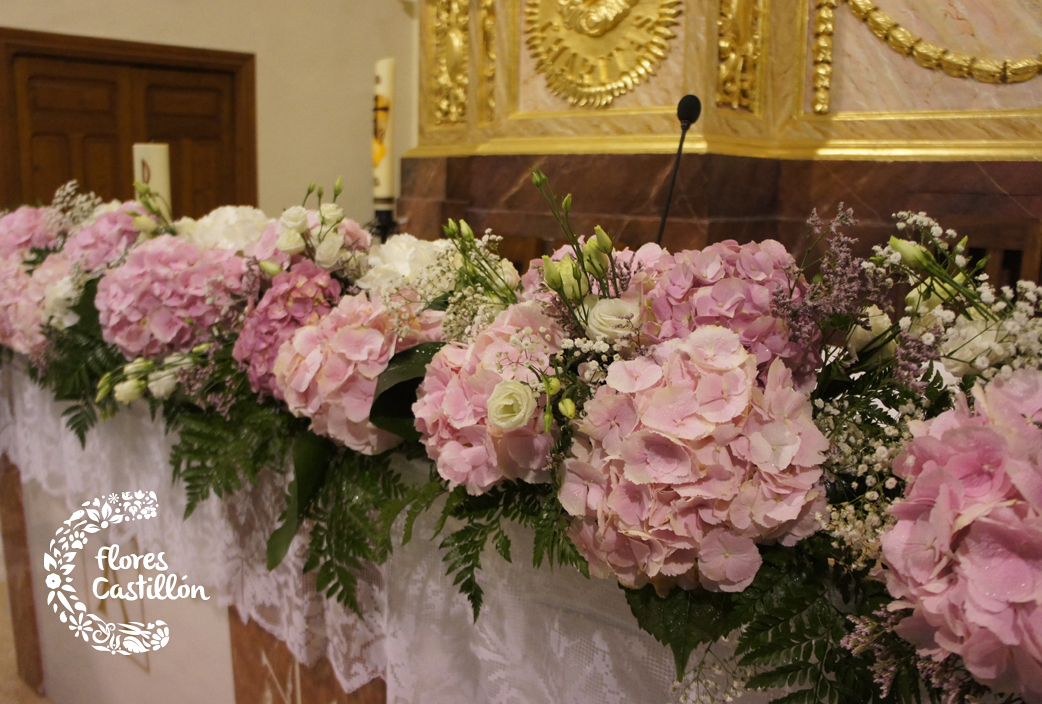 GUIRNALDA-DE-HORTENSIAS-EN-ALTAR