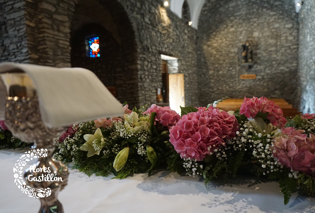 decoracion-altar-con-hortensias