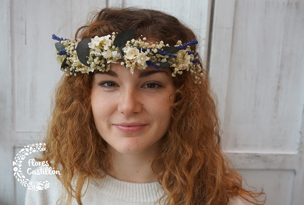 DIADEMA-LAVANDA-PARA-INVITADA-BODA