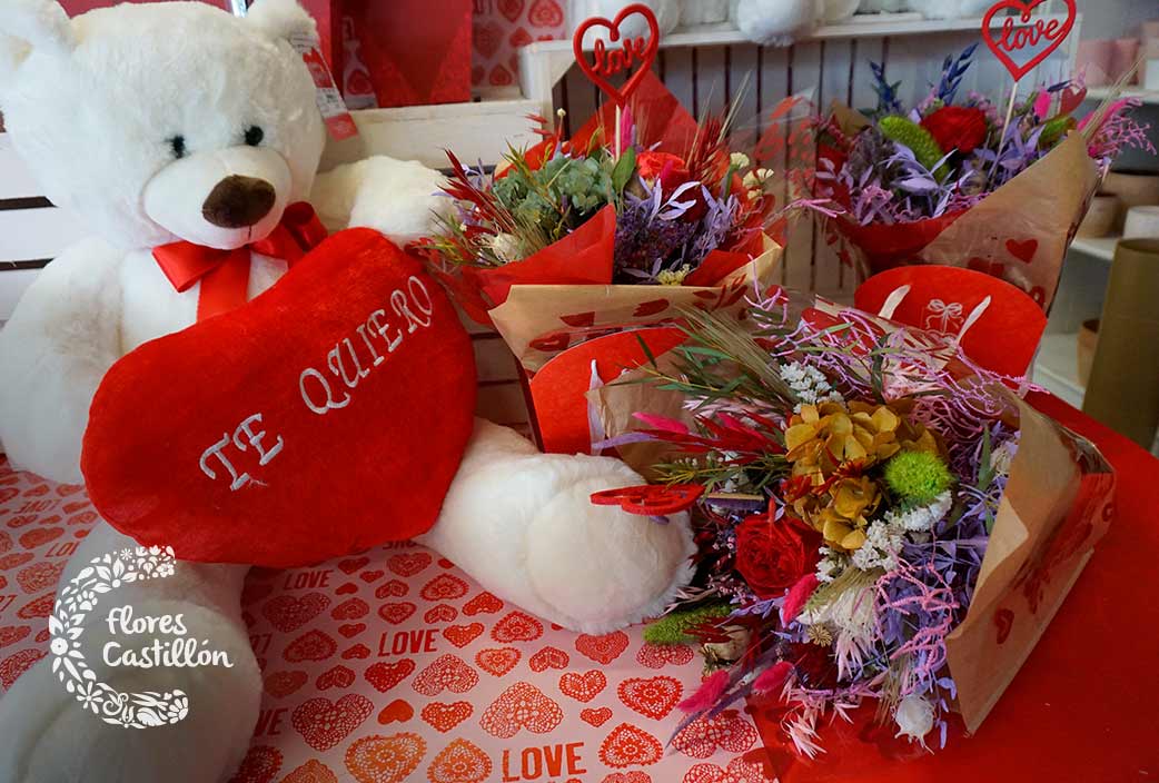 Abraza el Romance: Regala Peluches y Flores para un San Valentín